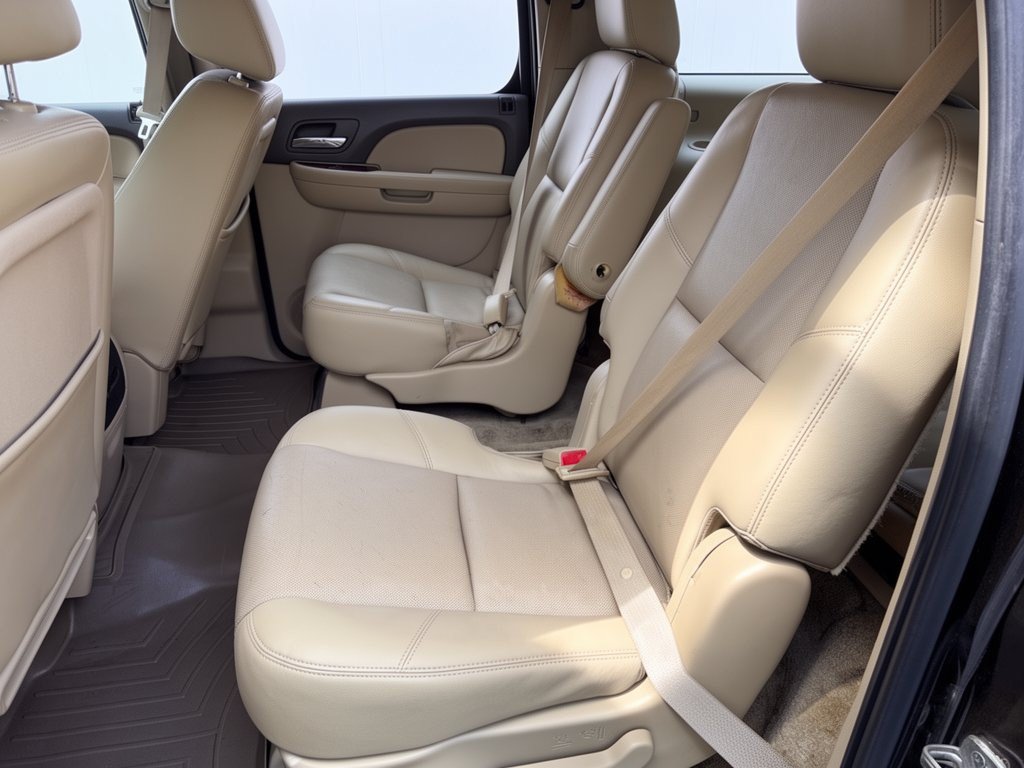 Used 2011 Chevrolet Suburban LTZ RWD image 25