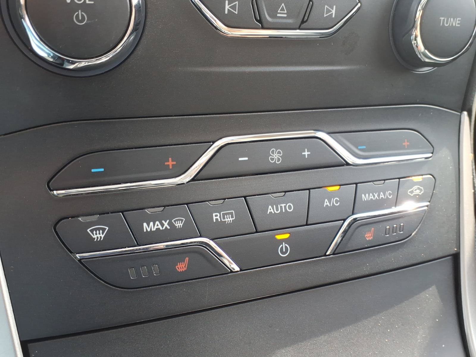 Used 2018 Ford Edge SEL w/ Equipment Group 201A AWD/4WD image 24