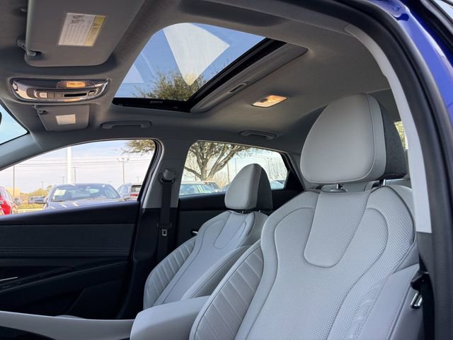 Used 2025 Hyundai Elantra Limited image 23