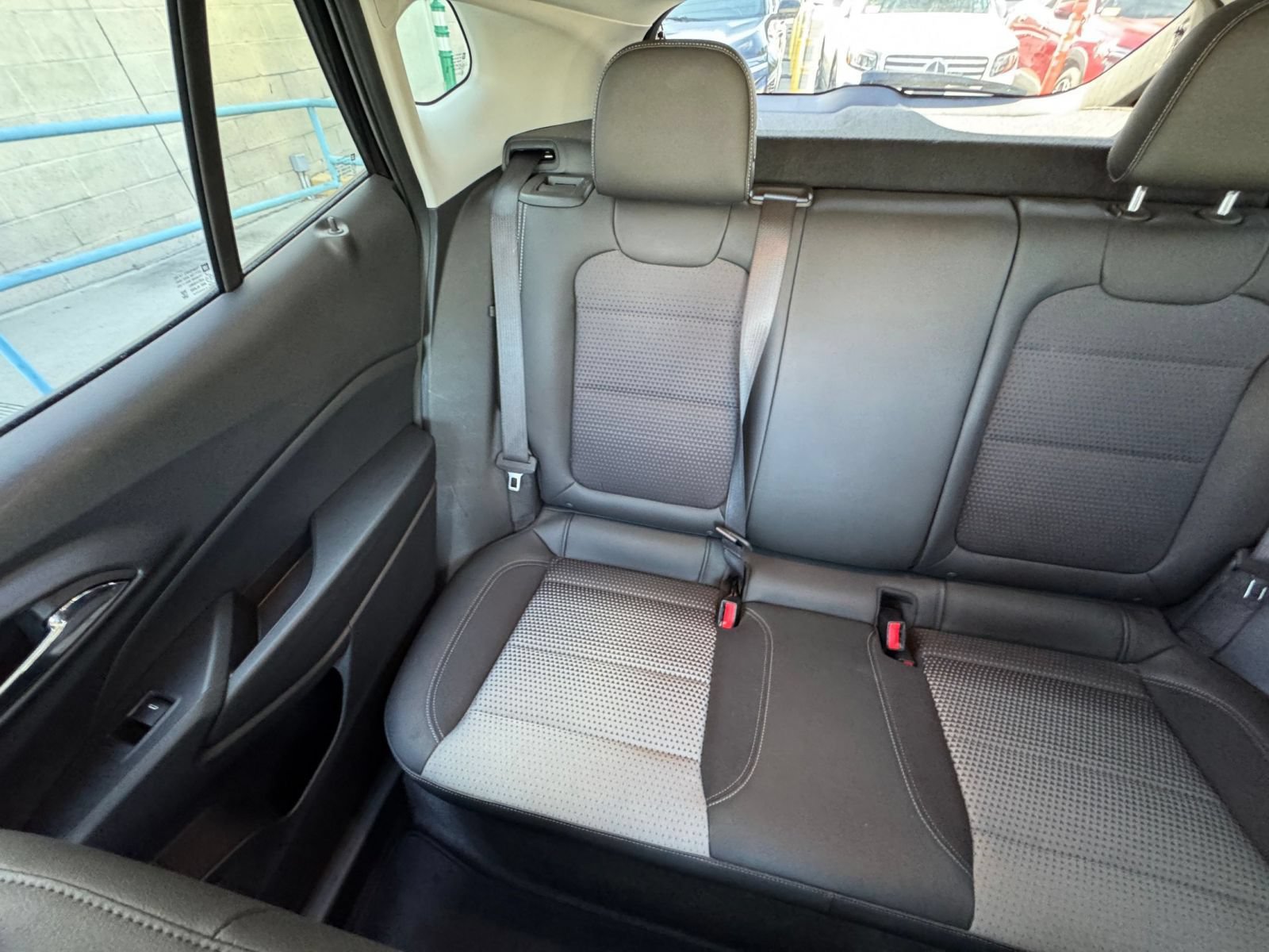Used 2025 Chevrolet Trax LT FWD image 38