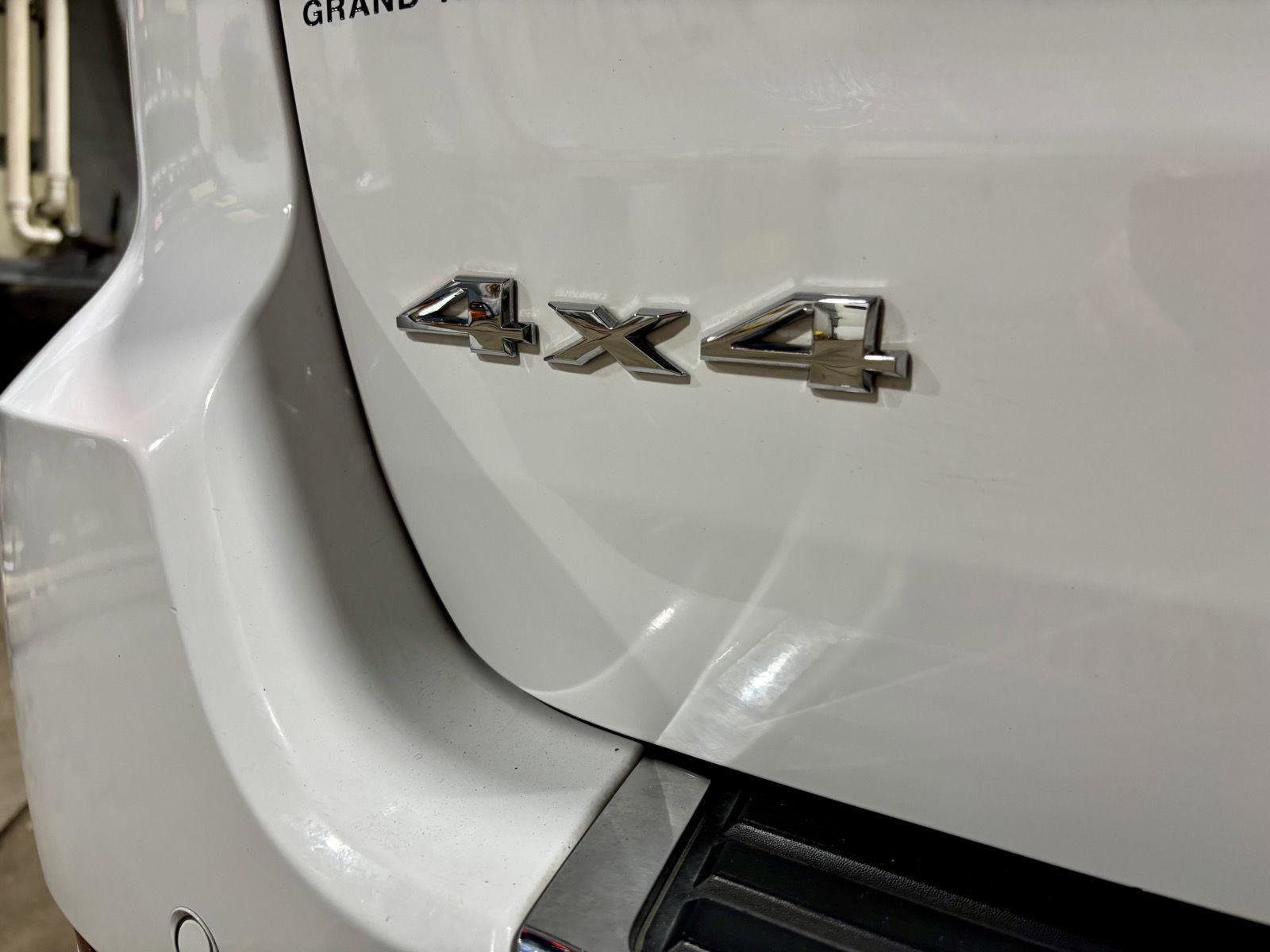 Used 2017 Jeep Grand Cherokee Limited image 34