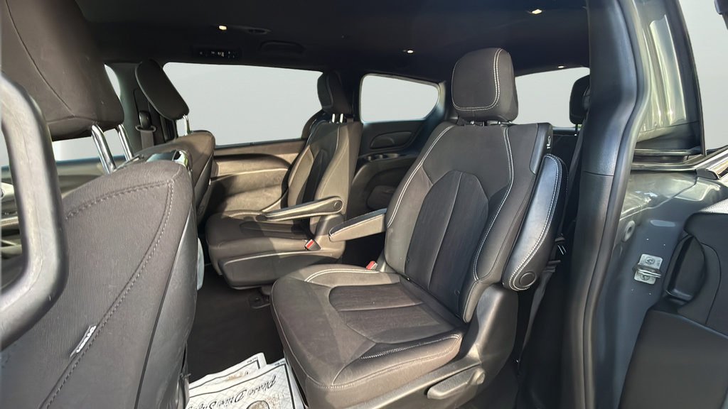 Used 2021 Chrysler Pacifica Touring w/ Uconnect Theater Family Group FWD image 24