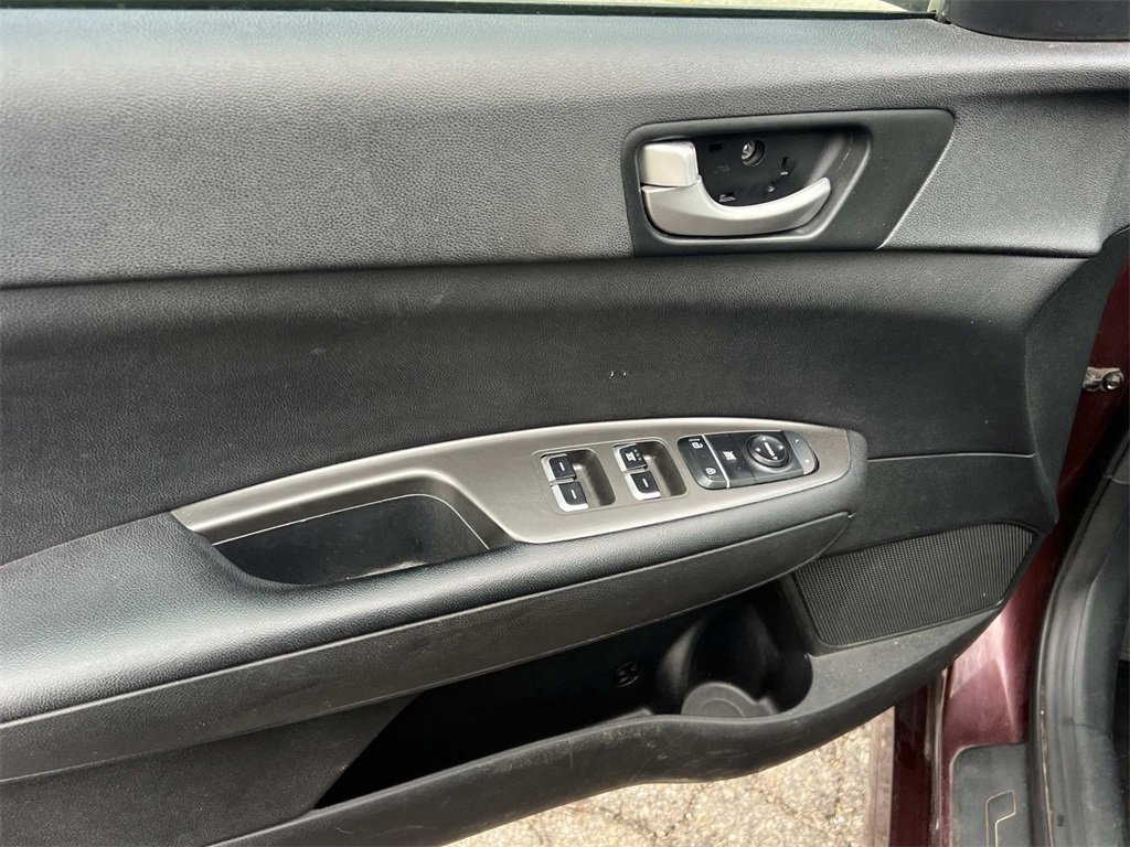 Used 2020 Kia Optima LX image 13