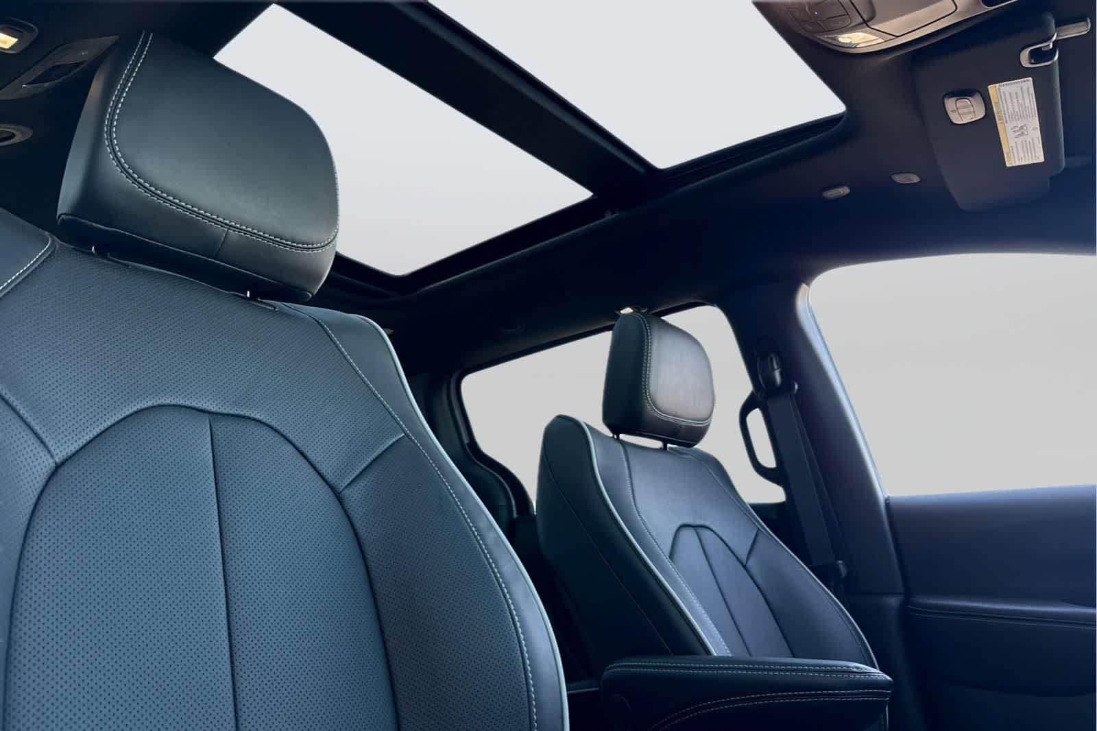 New 2026 Chrysler Pacifica Limited AWD/4WD image 18
