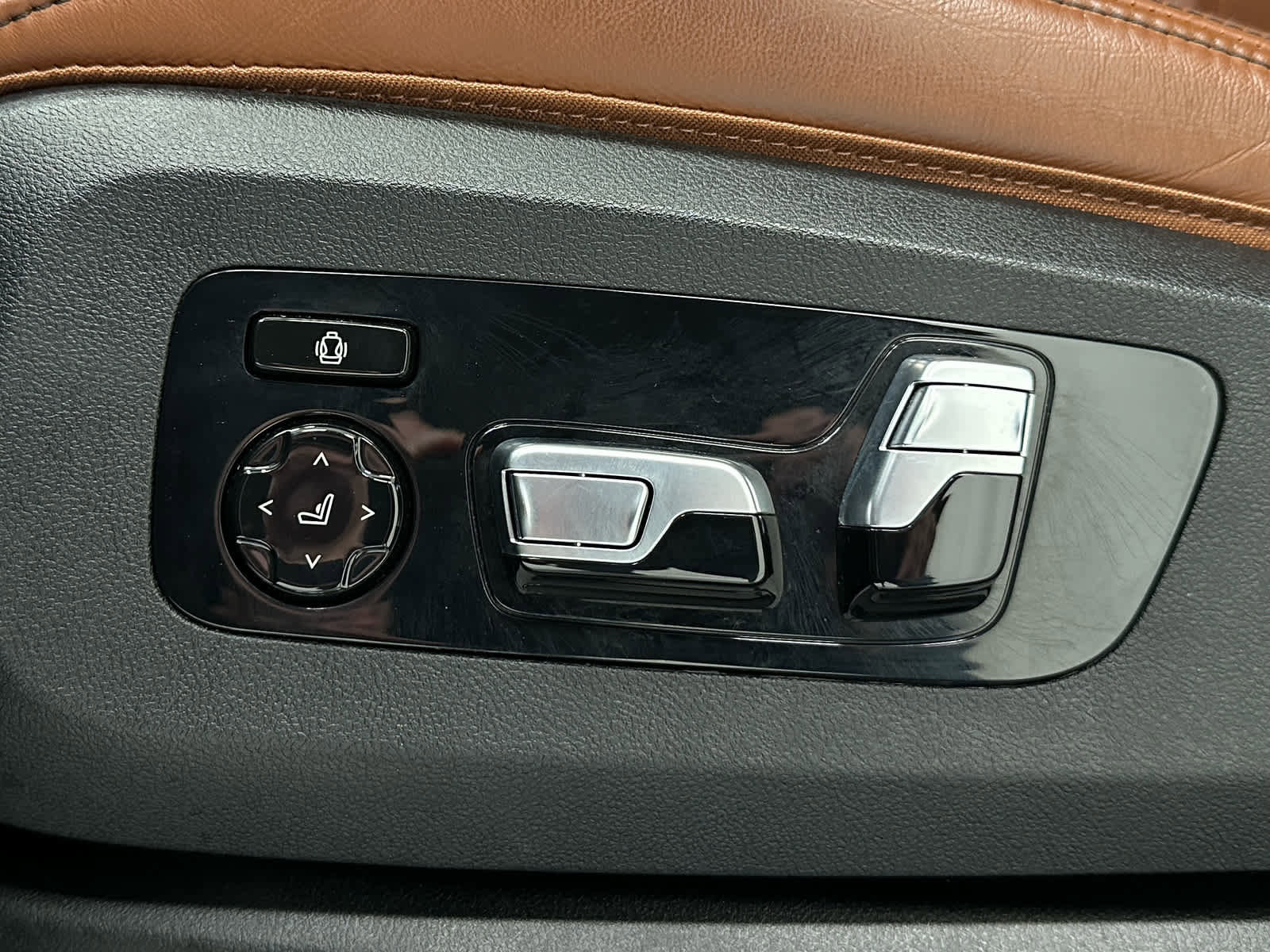 Used 2021 BMW X5 xDrive45e w/ M Sport Package image 12