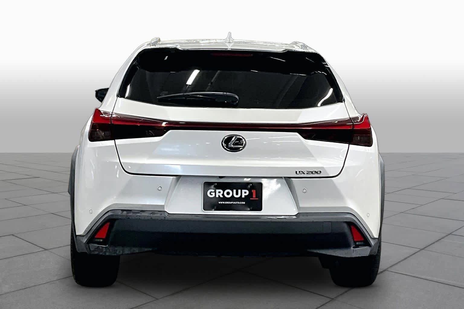Used 2022 Lexus UX 200 w/ Accessory Package (Z1) FWD image 4