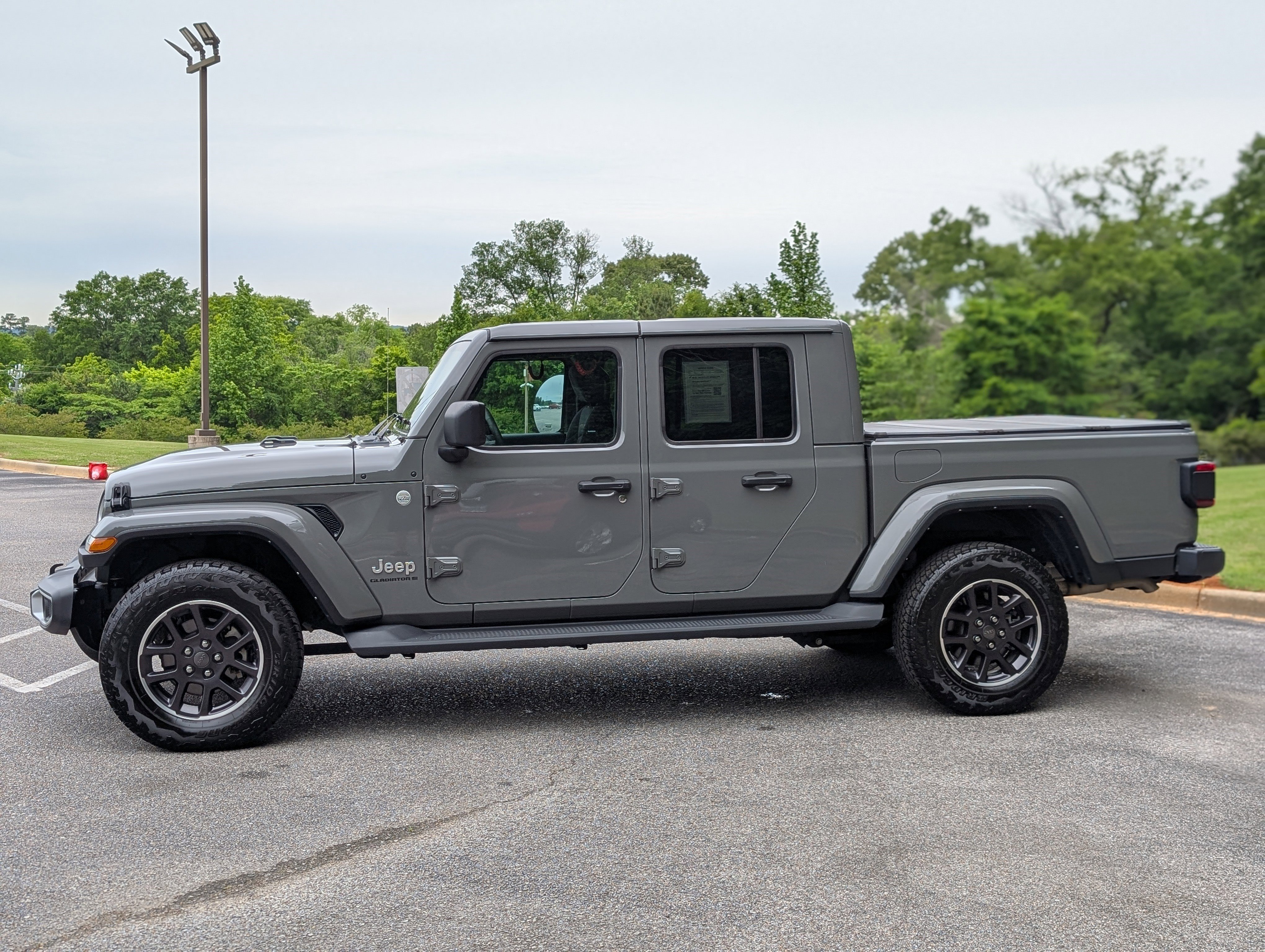 Used 2023 Jeep Gladiator Overland w/ LED Lighting Group AWD/4WD image 6