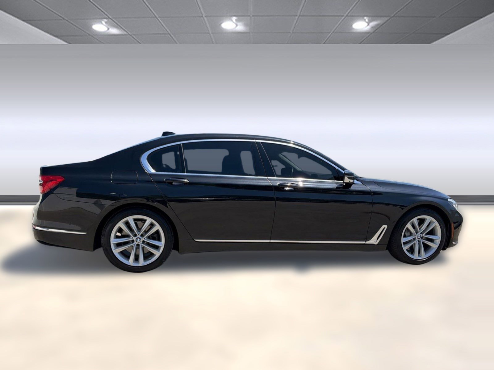 Used 2017 BMW 750i xDrive image 7