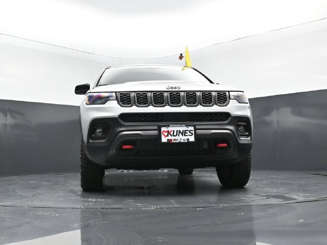 New 2026 Jeep Compass Trailhawk w/ Sun, Sound & Navigation Group AWD/4WD image 42
