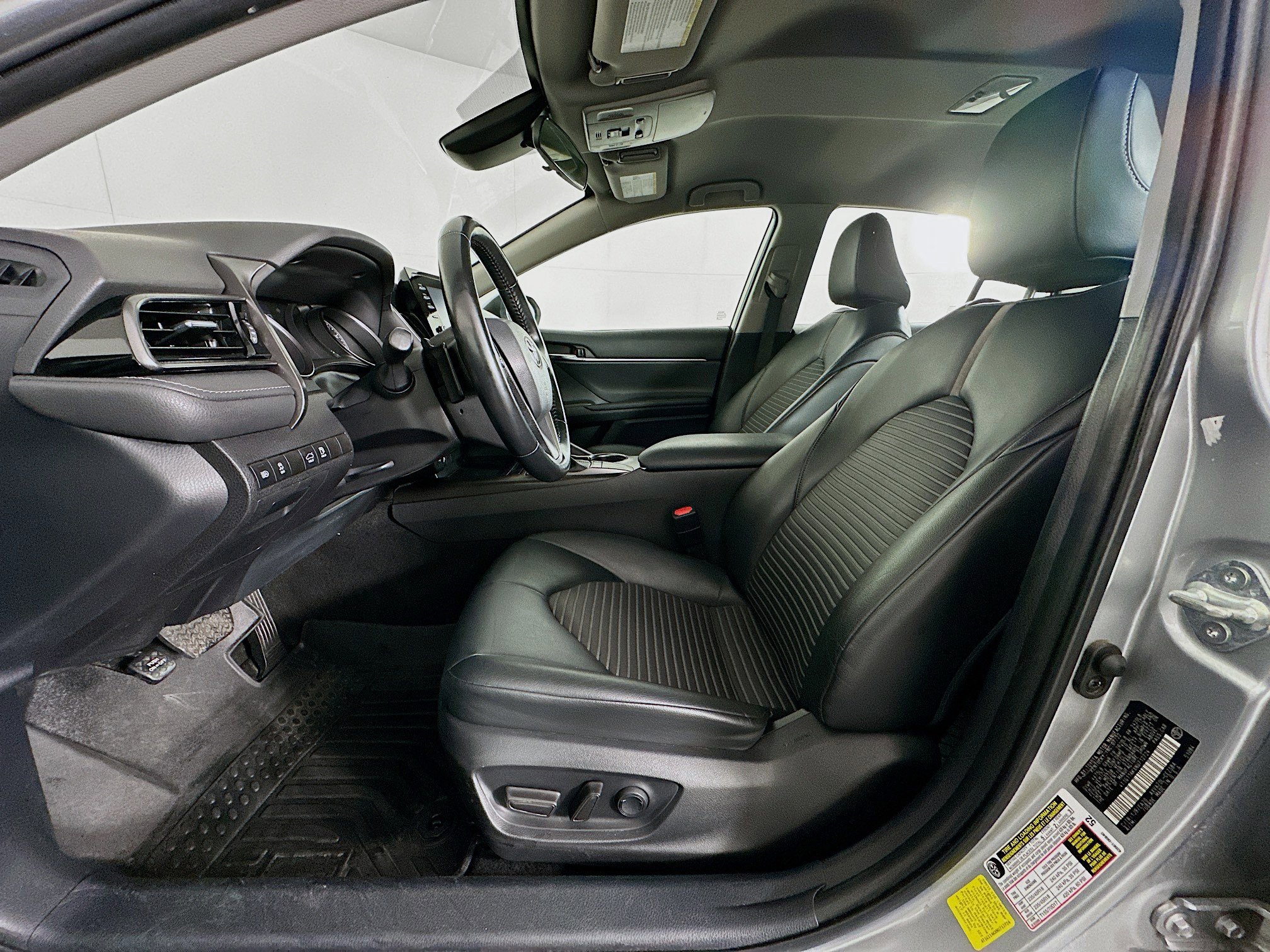 Used 2022 Toyota Camry SE image 13