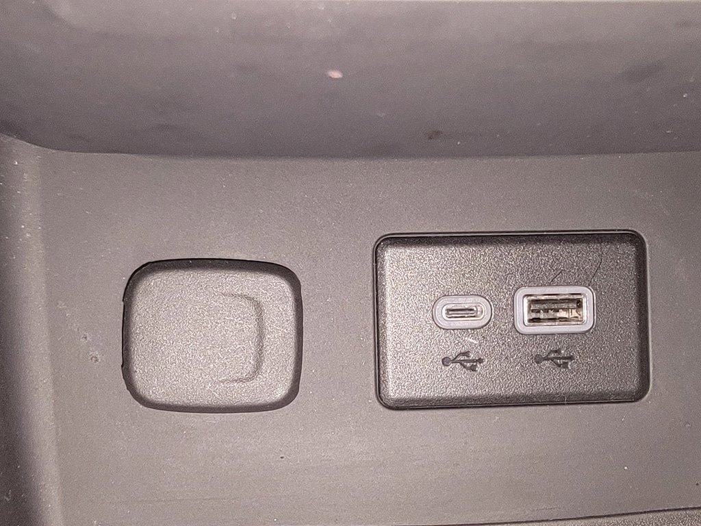 Used 2023 GMC Acadia SLE w/ LPO, Floor Liner Package AWD/4WD image 24