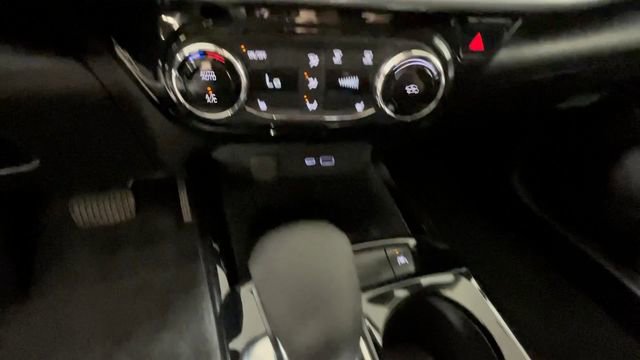 Used 2024 Chevrolet Trax LT w/ Driver Confidence Package FWD image 28