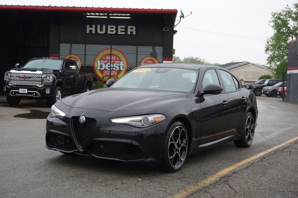 Used 2022 Alfa Romeo Giulia Veloce AWD/4WD image 3