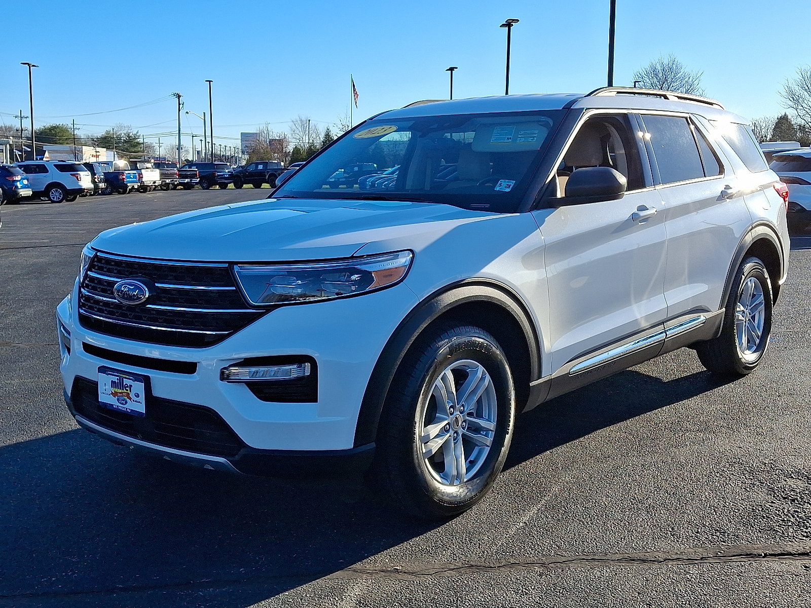 Used 2023 Ford Explorer XLT w/ Equipment Group 202A image 3