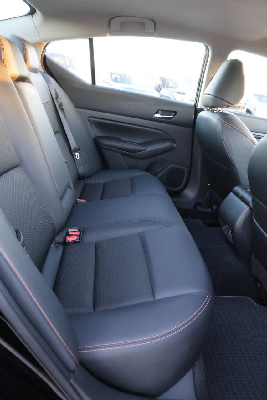 Used 2022 Nissan Altima 2.5 SR FWD image 16