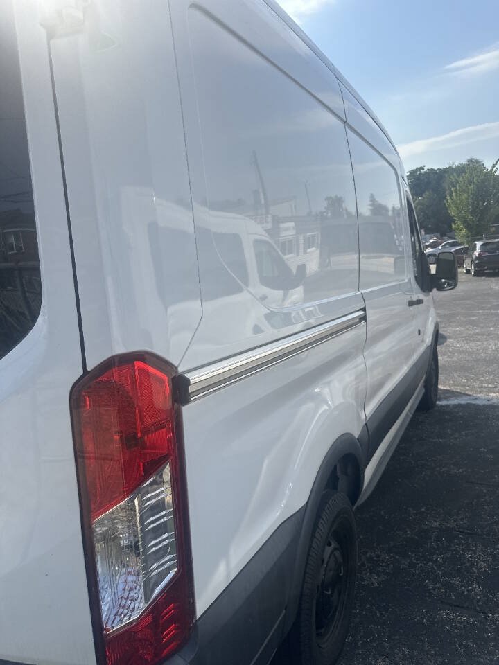 Used 2018 Ford Transit 250 130 Medium Roof RWD image 3