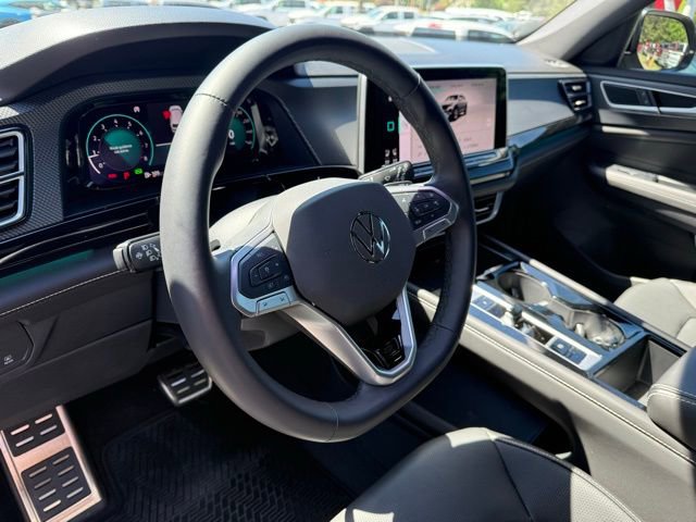 Used 2025 Volkswagen Atlas Cross Sport SEL R-Line AWD/4WD image 35