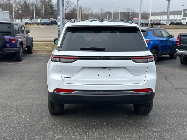 New 2026 Jeep Grand Cherokee Altitude AWD/4WD image 9