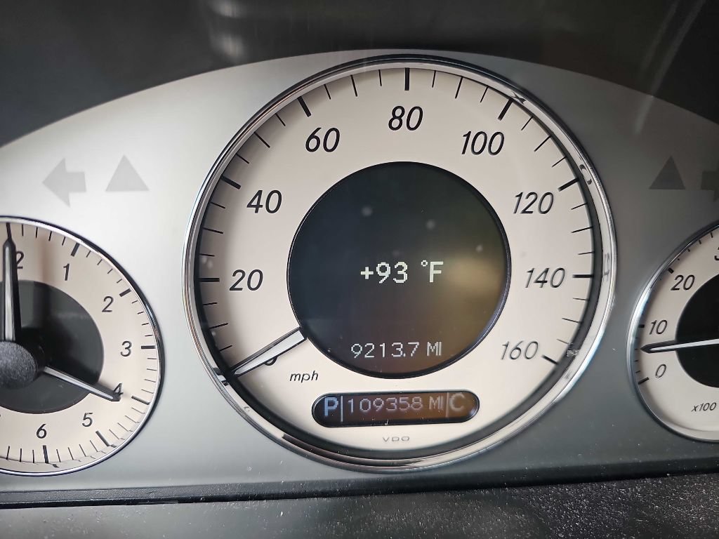 Used 2008 Mercedes-Benz E 550 Sedan image 31