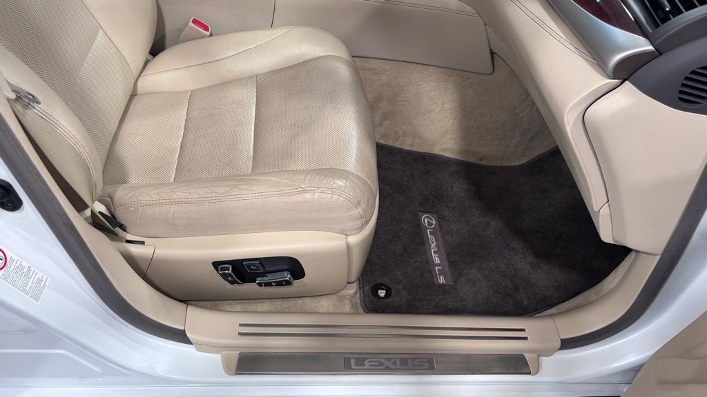 Used 2015 Lexus LS 460 AWD w/ Comfort Package image 19