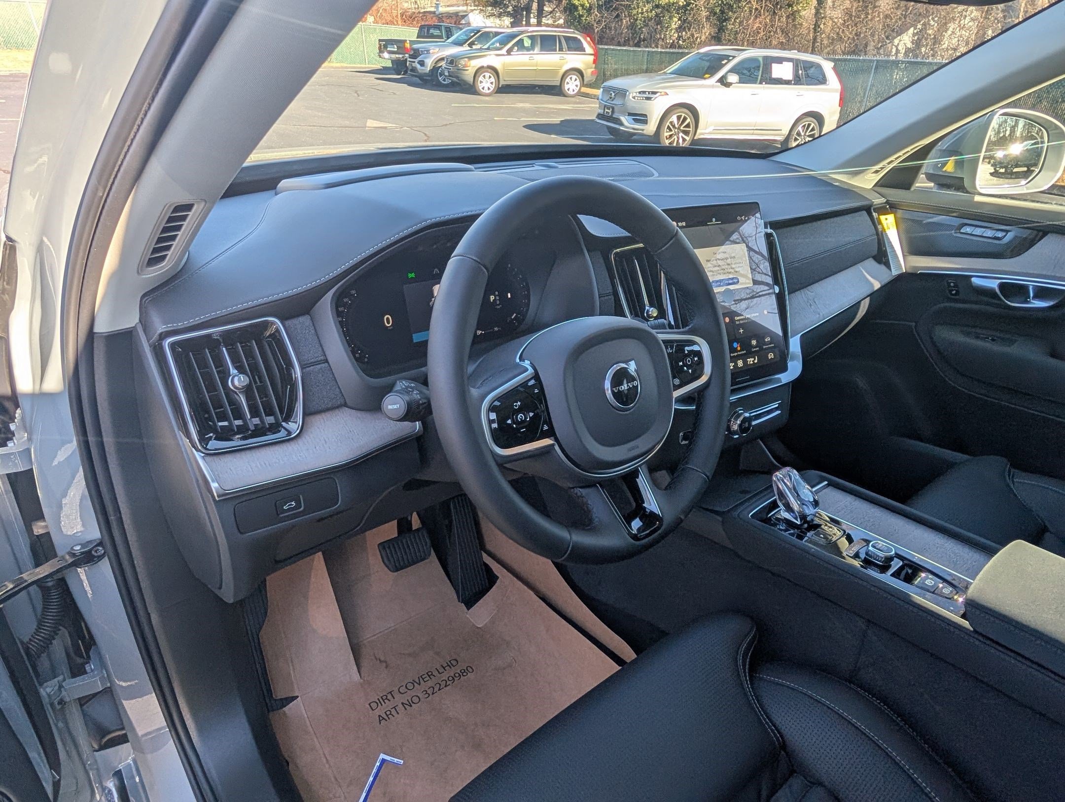 New 2026 Volvo XC90 B6 Ultra w/ Protection Package image 8