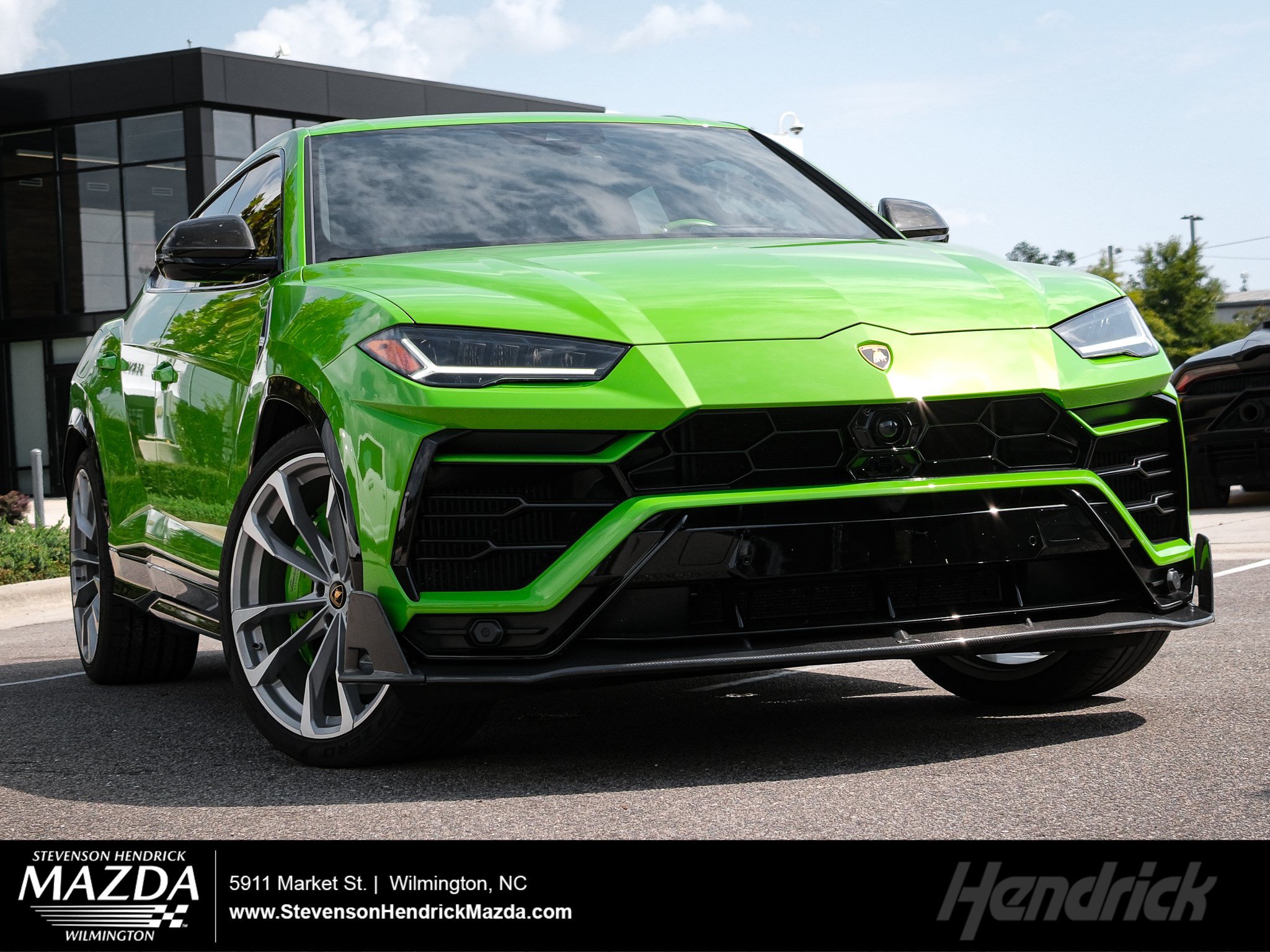 Used 2022 Lamborghini Urus AWD/4WD image 1