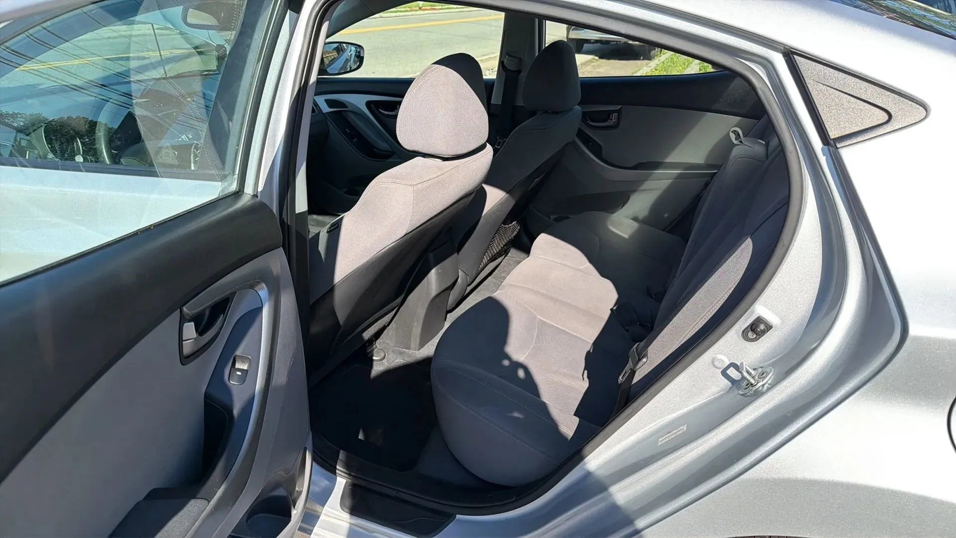 Used 2015 Hyundai Elantra SE FWD image 26
