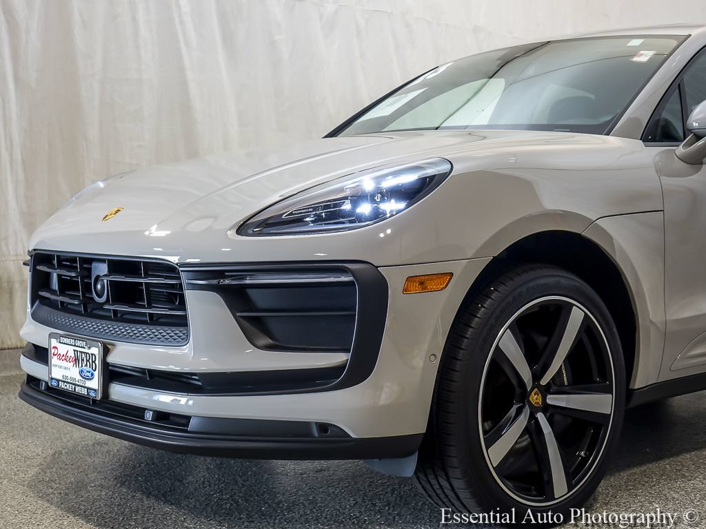 Used 2023 Porsche Macan AWD/4WD image 3