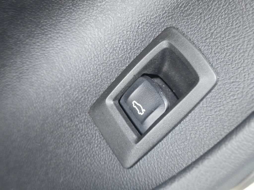 Used 2025 BMW i4 eDrive40 w/ Premium Package RWD image 19