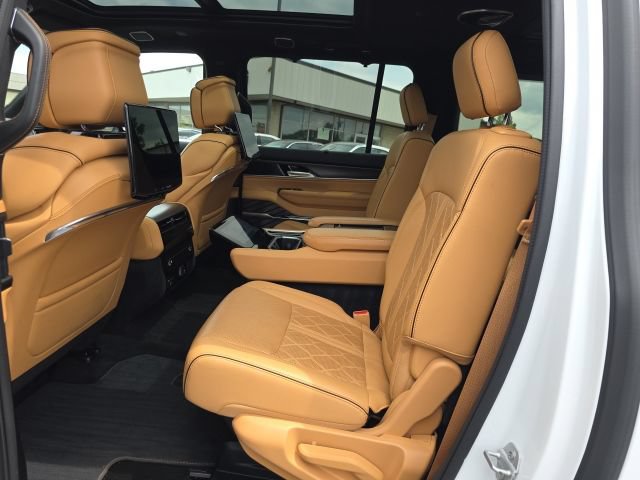 Used 2025 Jeep Grand Wagoneer L Series III w/ Rear Seat Video Group 1 AWD/4WD image 36