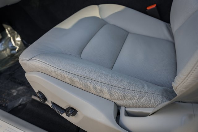 Certified 2024 Volvo XC60 B5 Plus w/ Climate Package image 32