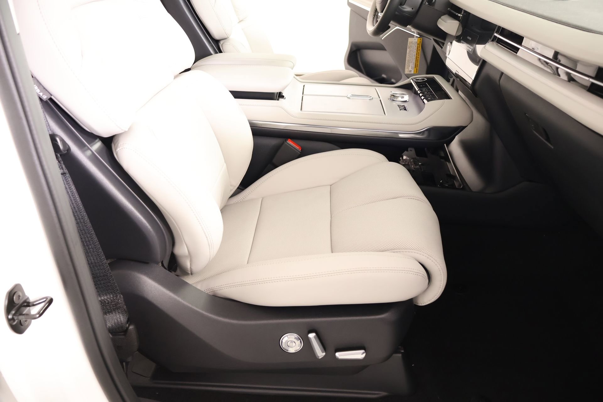 New 2026 Lincoln Navigator Reserve w/ Jet Appearance Package AWD/4WD image 15
