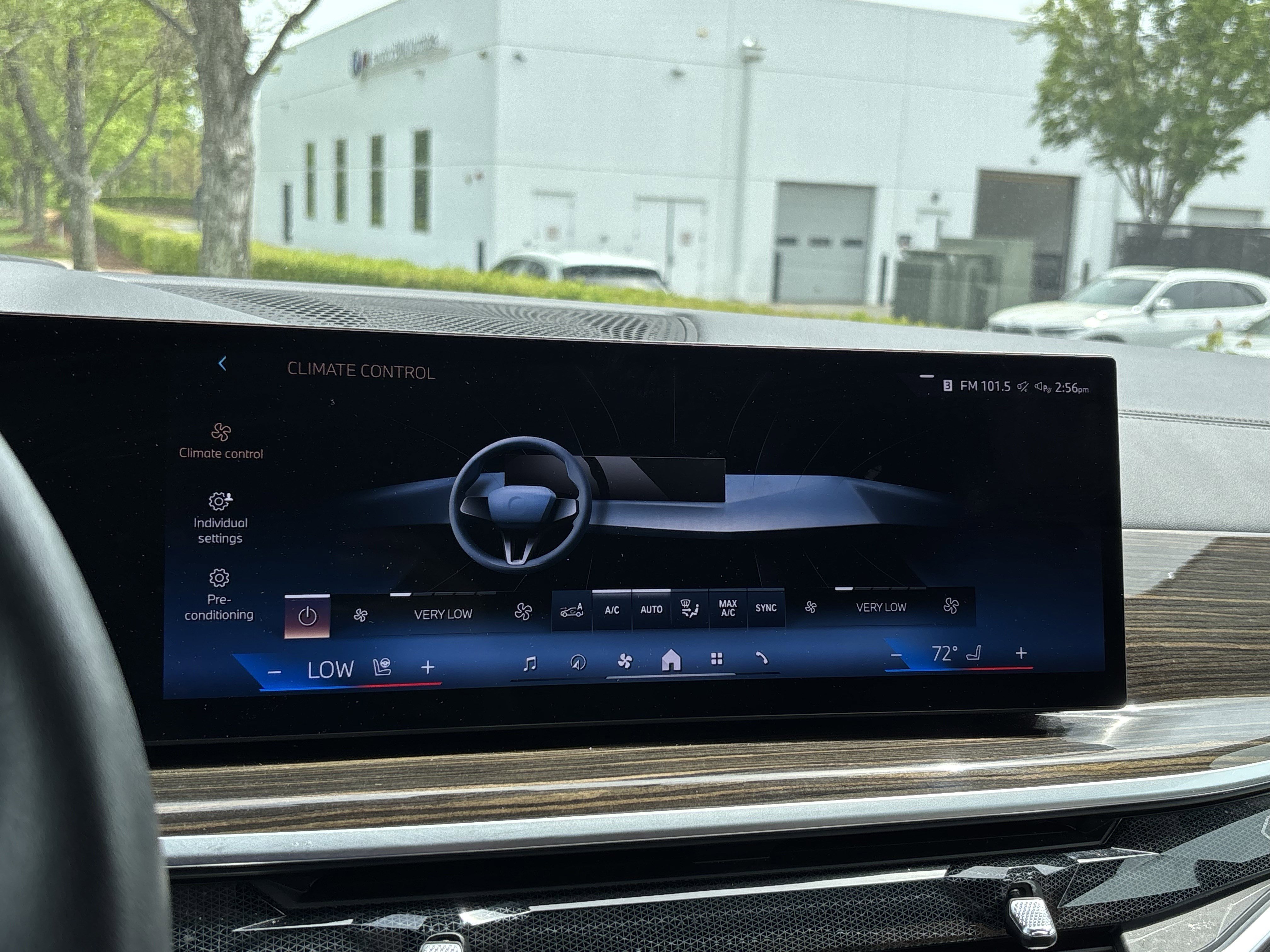 Certified 2024 BMW X7 xDrive40i w/ Premium Package image 29