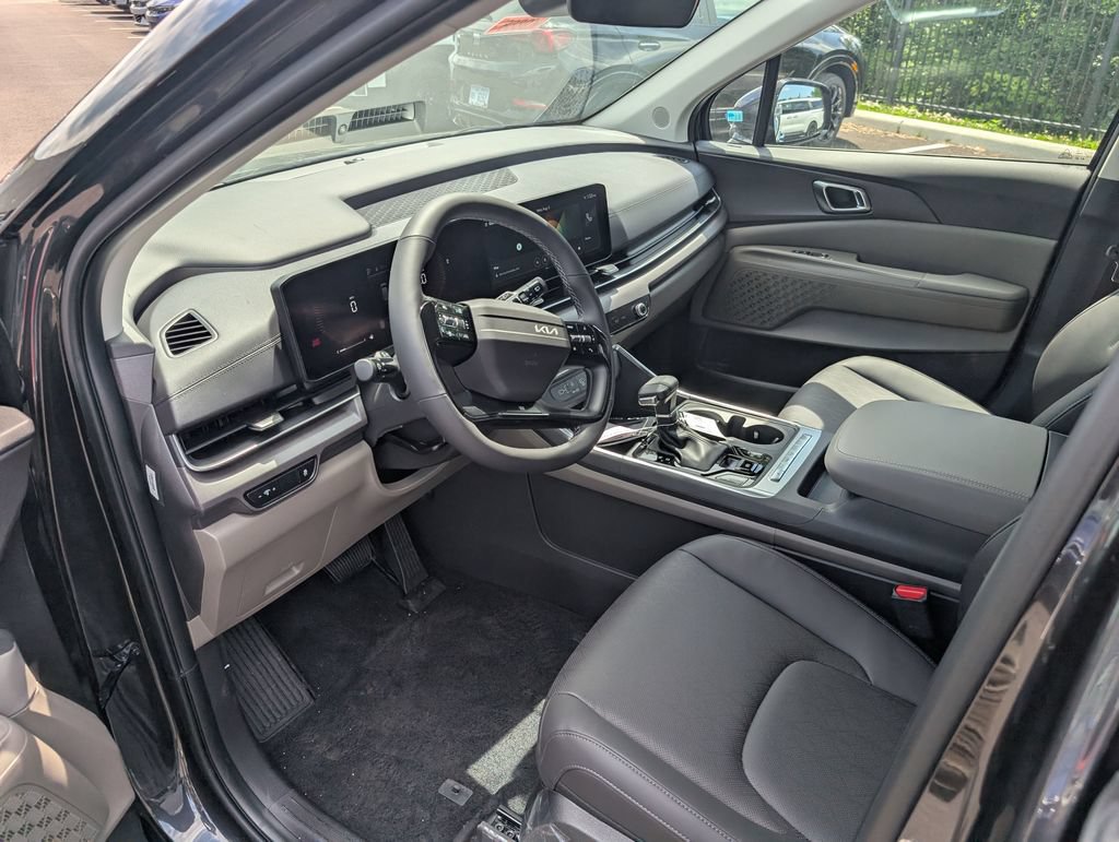 New 2027 Kia Carnival EX FWD image 10