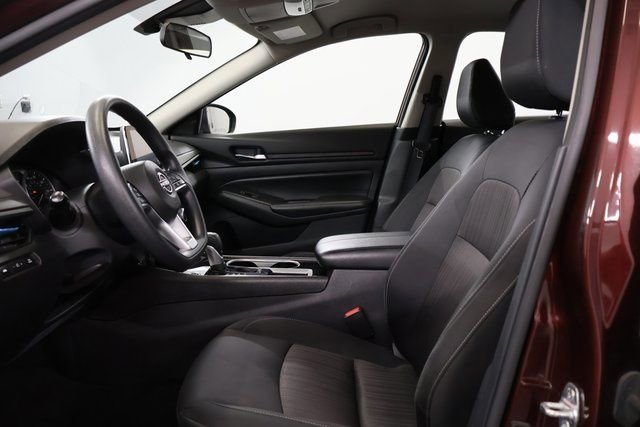 Used 2024 Nissan Altima 2.5 SV FWD image 11