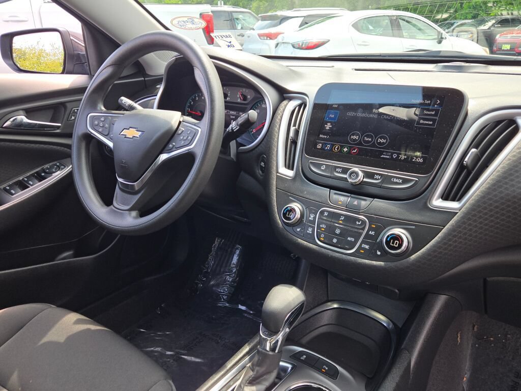 Certified 2025 Chevrolet Malibu LT FWD image 8