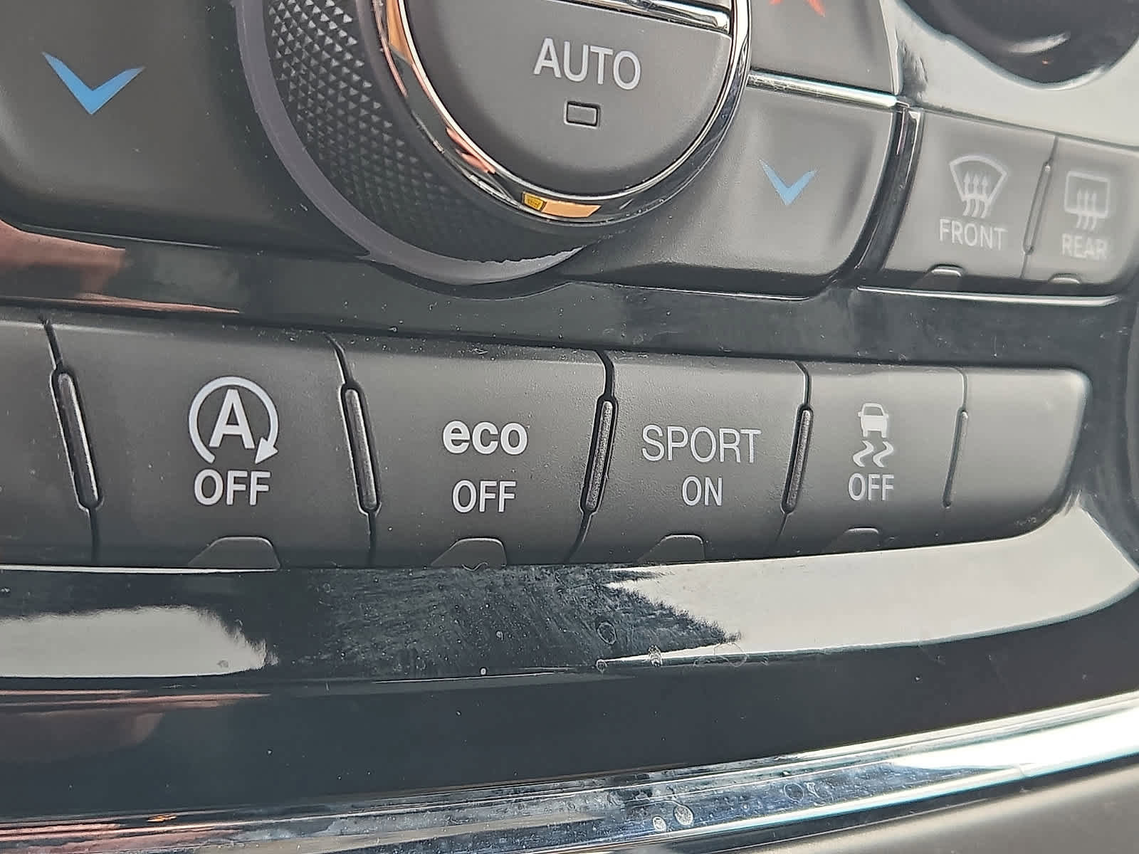 Used 2021 Jeep Grand Cherokee Laredo X image 27