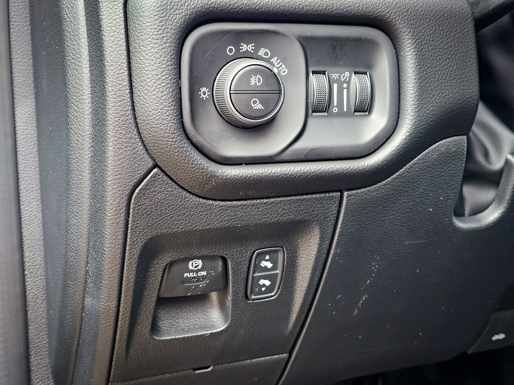 New 2026 RAM 1500 4x4 Crew Cab image 15