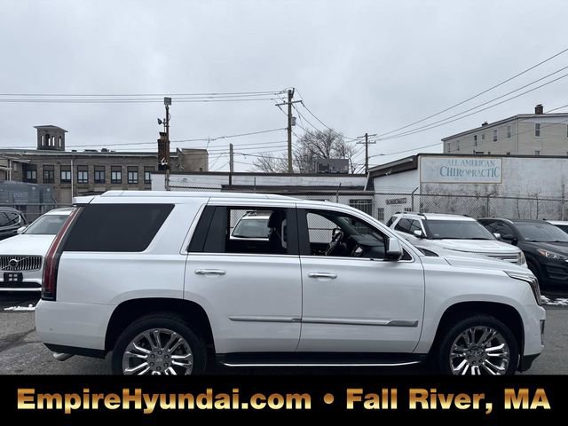 Used 2020 Cadillac Escalade Luxury w/ LPO, Radiant Package image 3