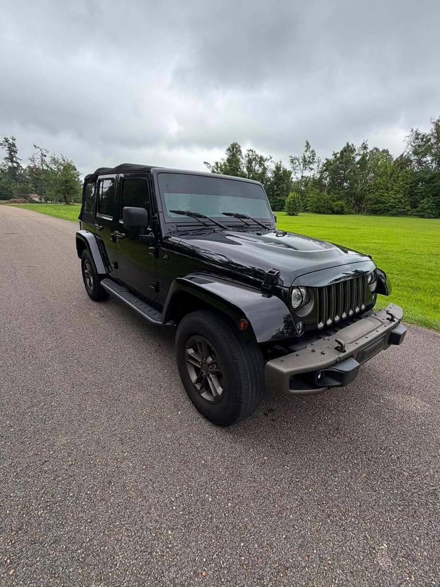 Used 2017 Jeep Wrangler Unlimited Sahara AWD/4WD image 8