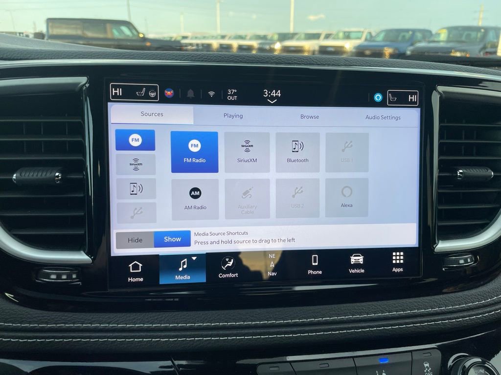 Used 2025 Chrysler Pacifica Limited image 17