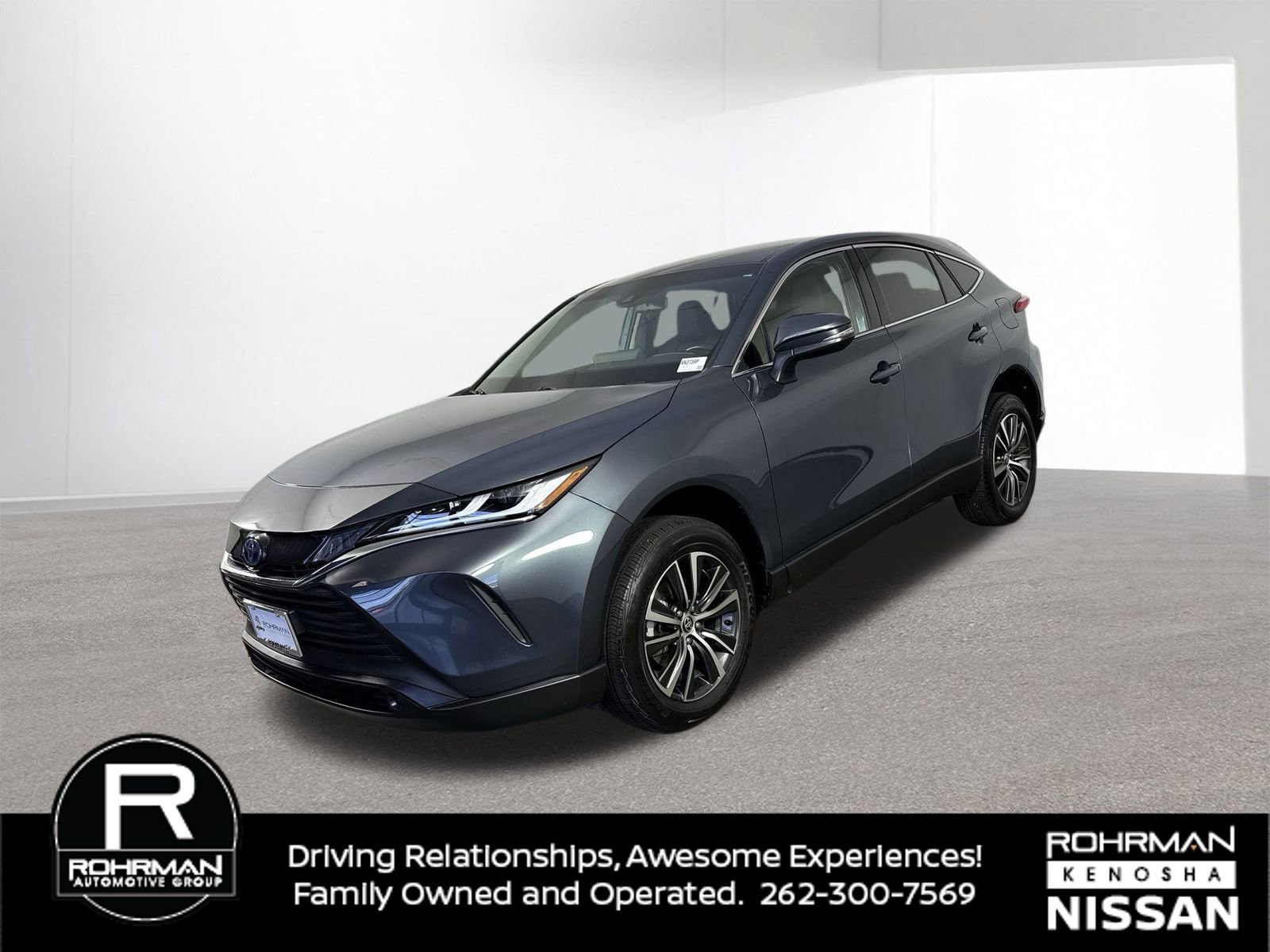 Used 2024 Toyota Venza LE image 2