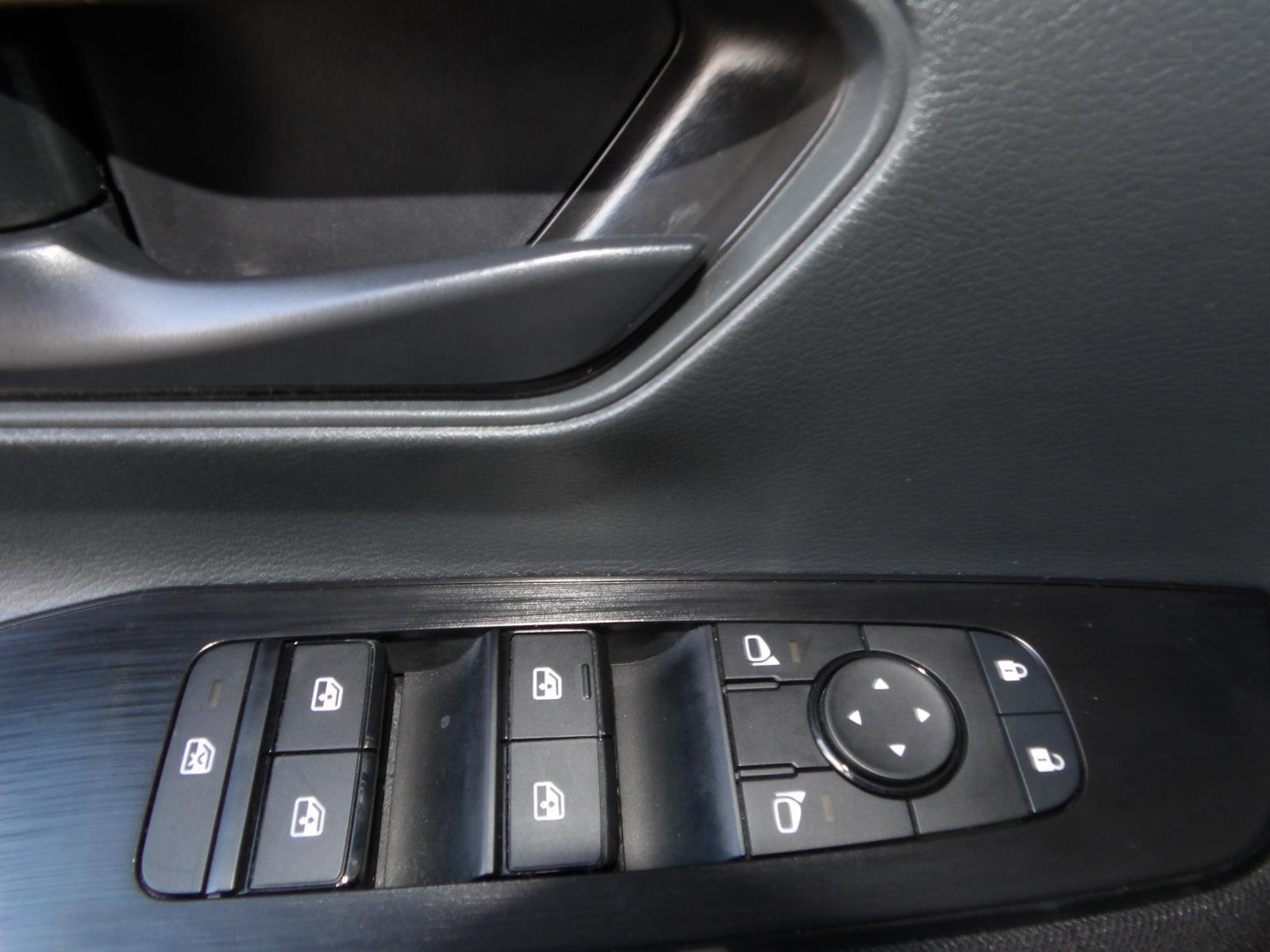 Certified 2025 Nissan Kicks S image 17