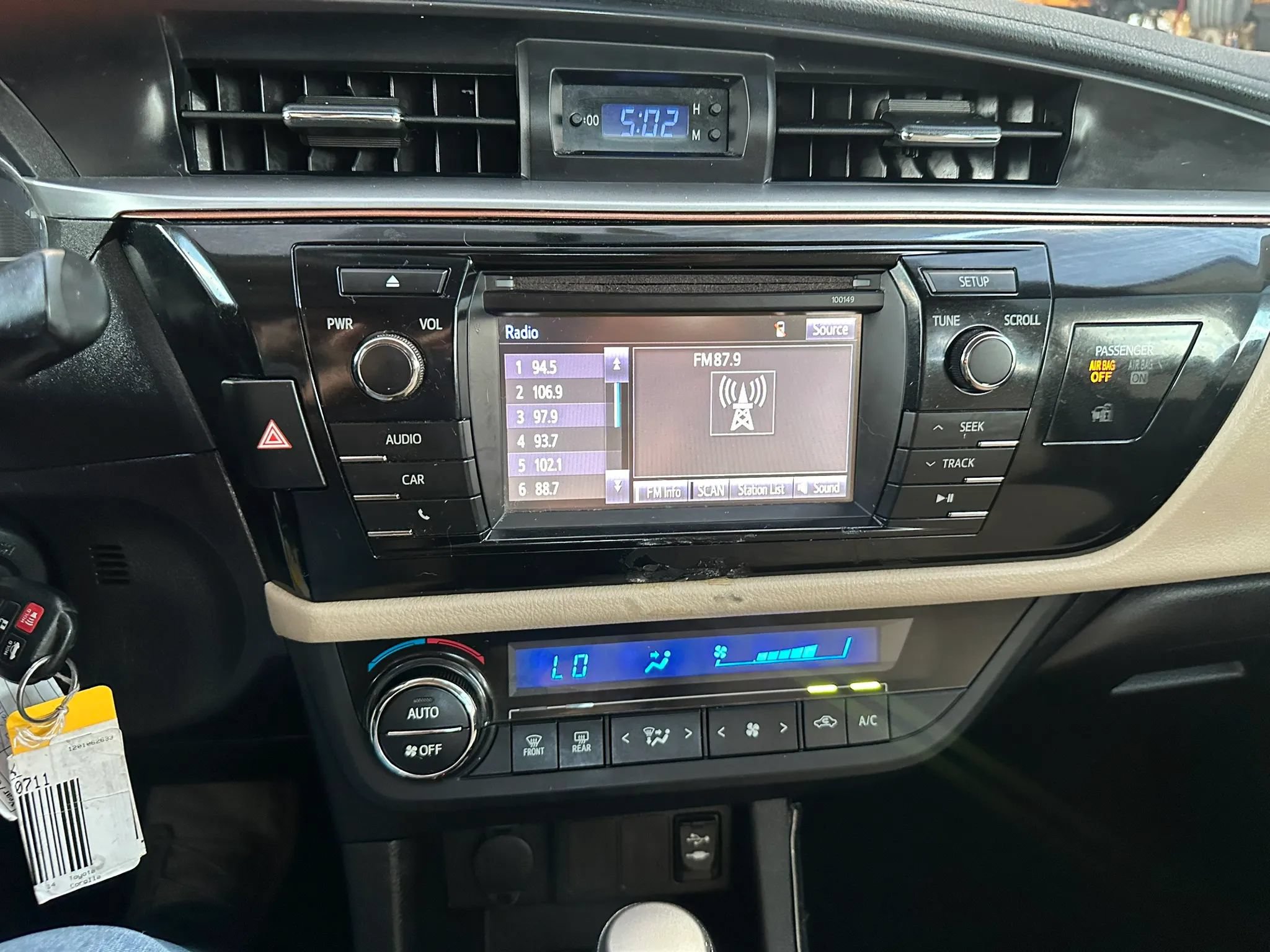Used 2014 Toyota Corolla LE FWD image 13