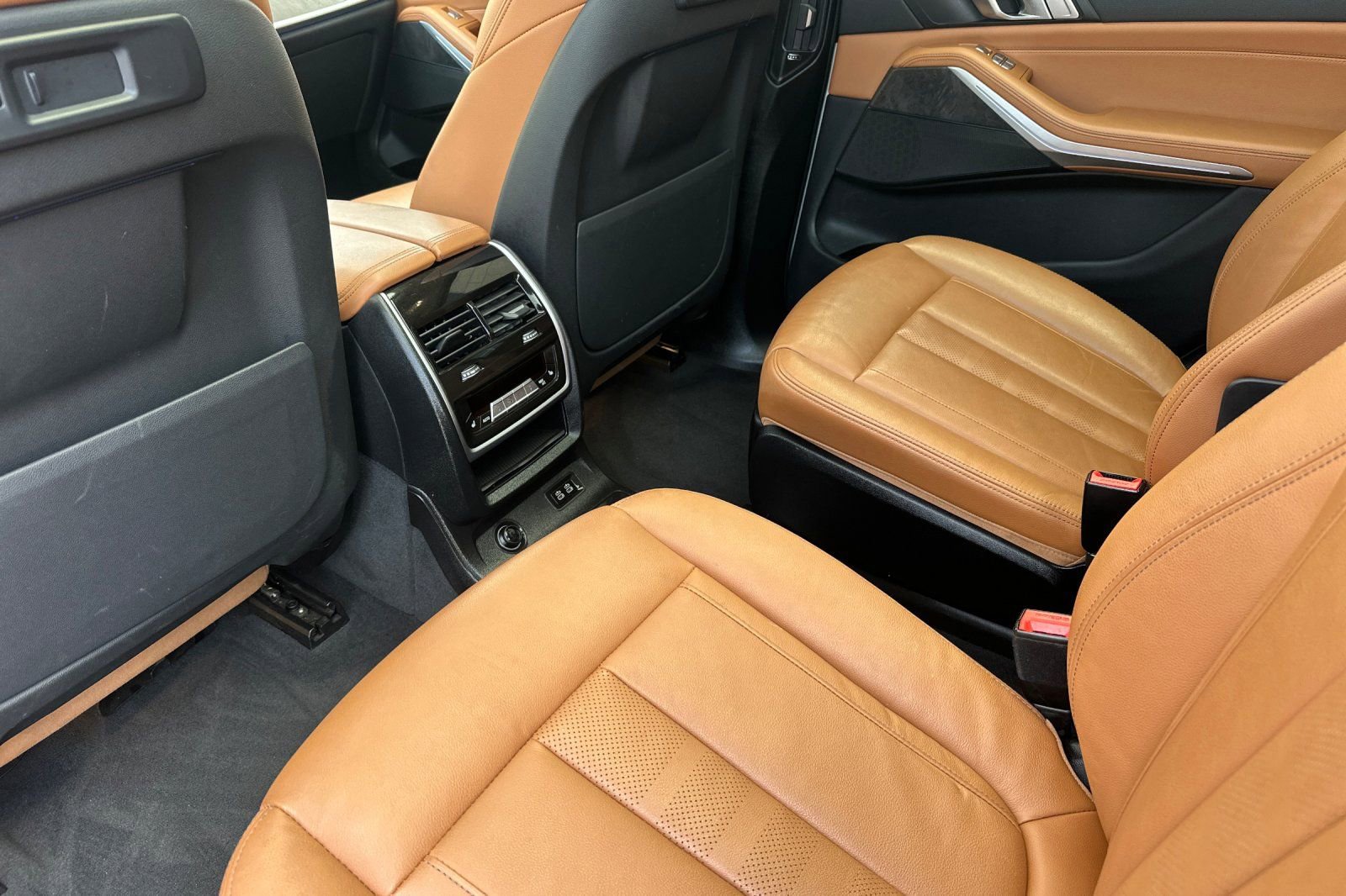 Used 2022 BMW X7 xDrive40i w/ Premium Package AWD/4WD image 14