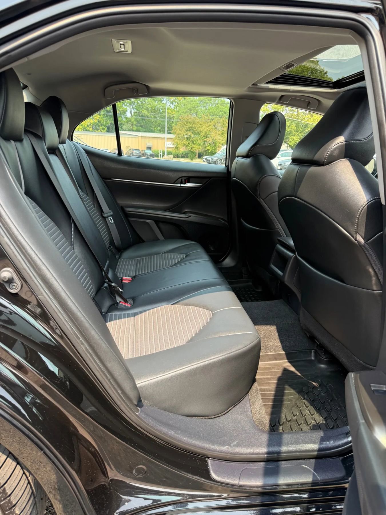 Used 2023 Toyota Camry SE w/ Cold Weather Package image 14