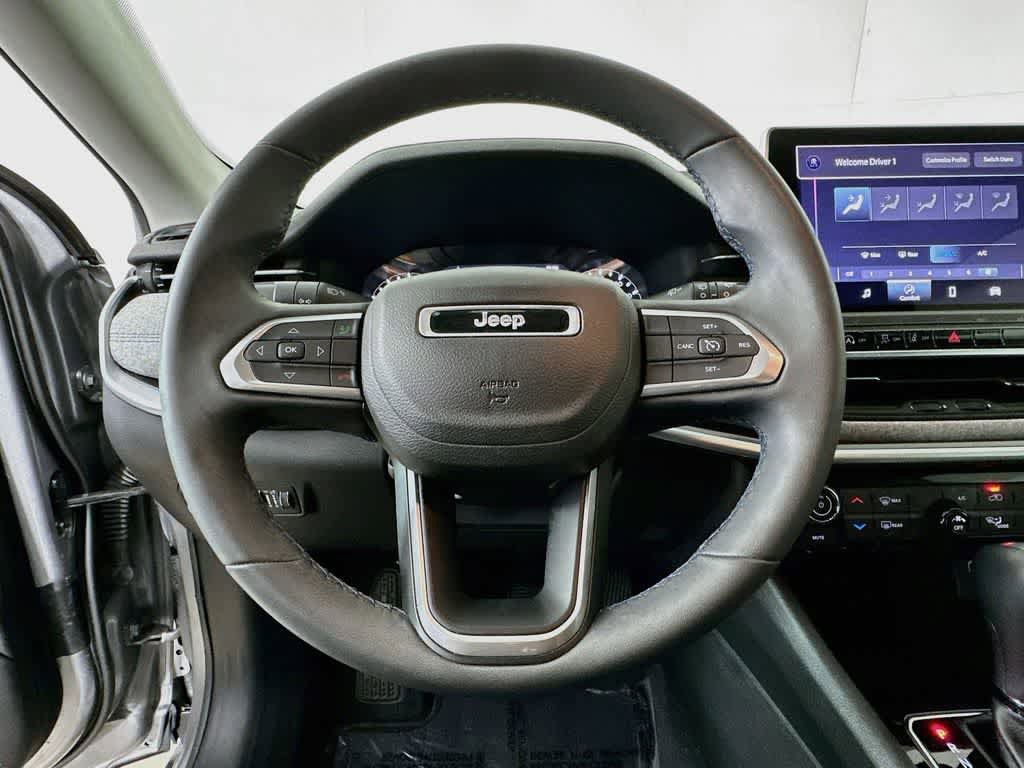 Used 2022 Jeep Compass Latitude AWD/4WD image 16