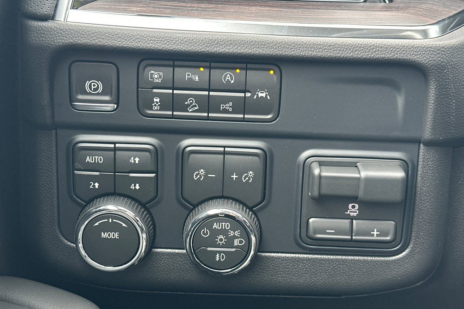 New 2026 Chevrolet Tahoe Premier w/ Sun And Tow Package AWD/4WD image 32