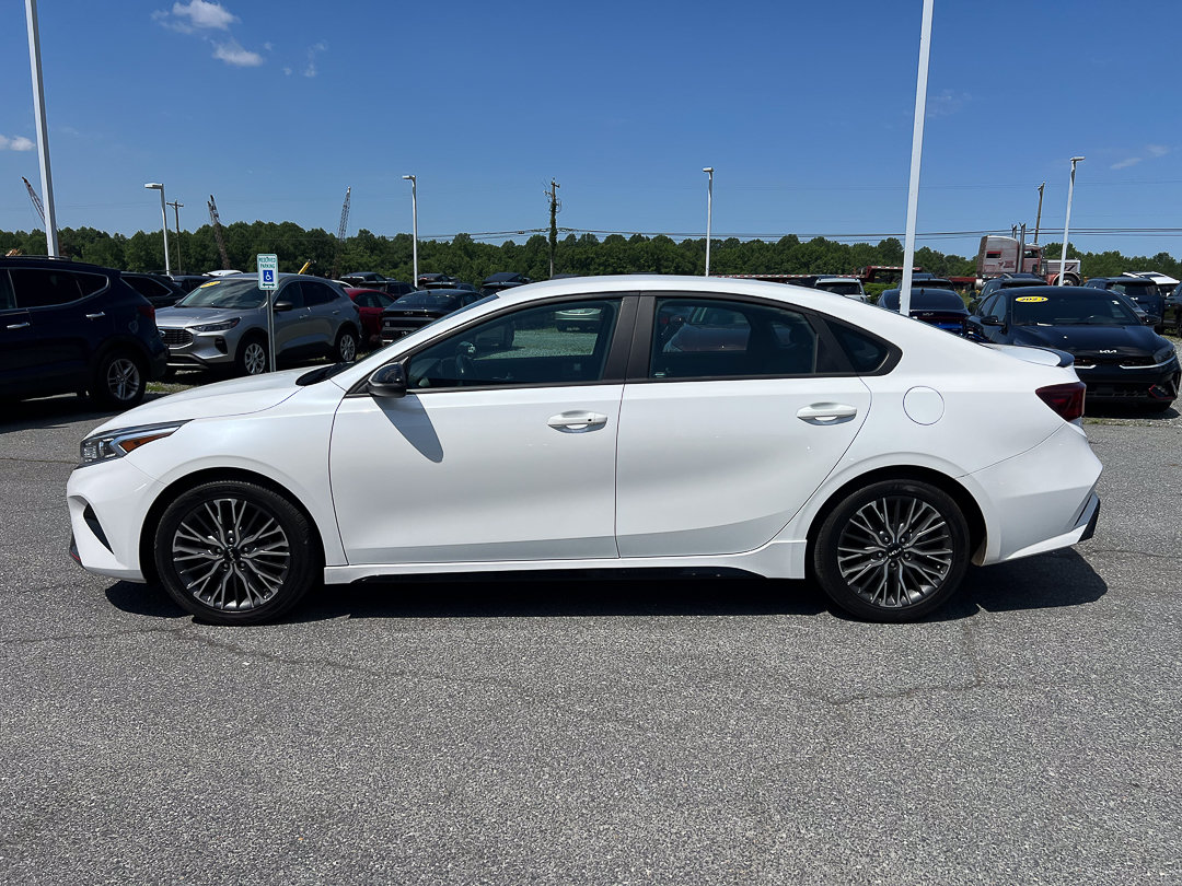 Used 2022 Kia Forte GT-Line FWD image 2