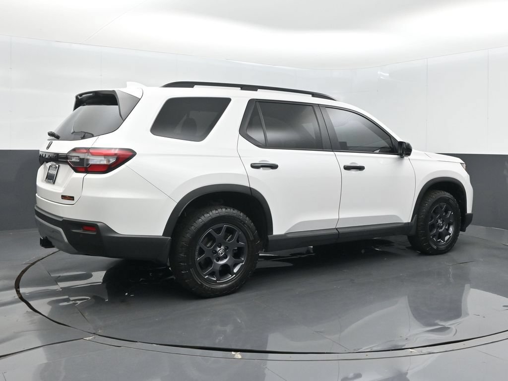 Certified 2025 Honda Pilot TrailSport image 8